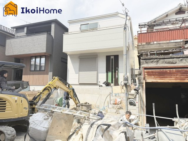 明石市荷山町　新築戸建のエントランス|●年中無休：当日予約可●小中学校がめちゃくちゃ近くて親御様安心です！