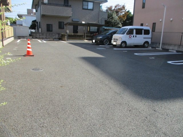 ウィステリアの駐車場