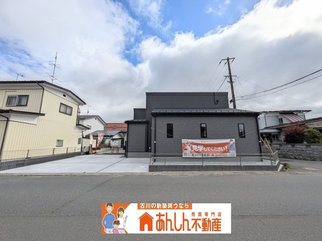 【その他】 | ＼家 賃7～8万払うならコレ／諸経費込で月7万 円 台！車ローン相 談 可＆賢く暮らす家 | ３台駐車可能！毎月の無駄な月極駐車場代も、今日で終わりにしませんか？」