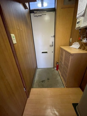 北星ハイツの玄関