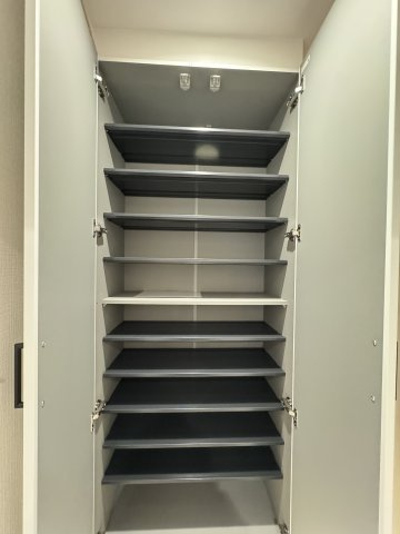 秀和高輪レジデンス　２Fの収納