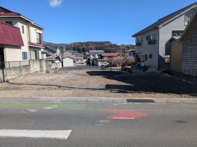 売土地　高崎市上里見町の前面道路含む現地写真
