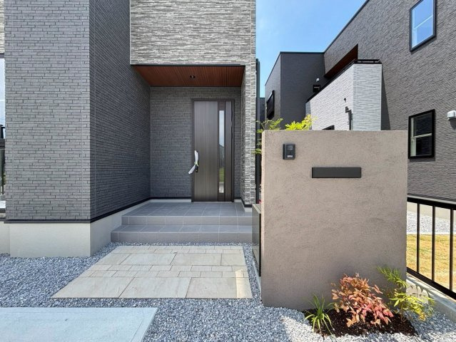 タマタウン　羽島市福寿町本郷（福寿小）　全4区画分譲の玄関|玄関ドアの鍵はディンプルキーと内側はサムターンキーになっており防犯性の高い仕様になっています。