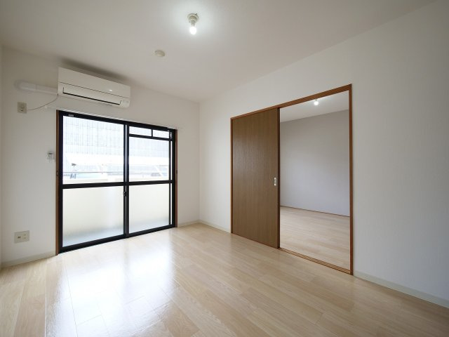 ロンディーネ福田の洋室