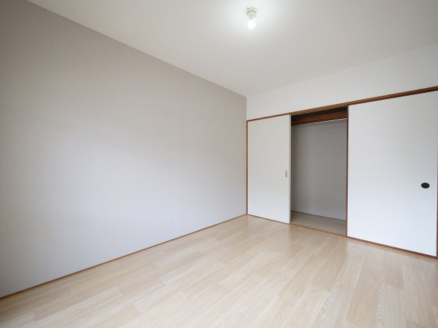 ロンディーネ福田の洋室