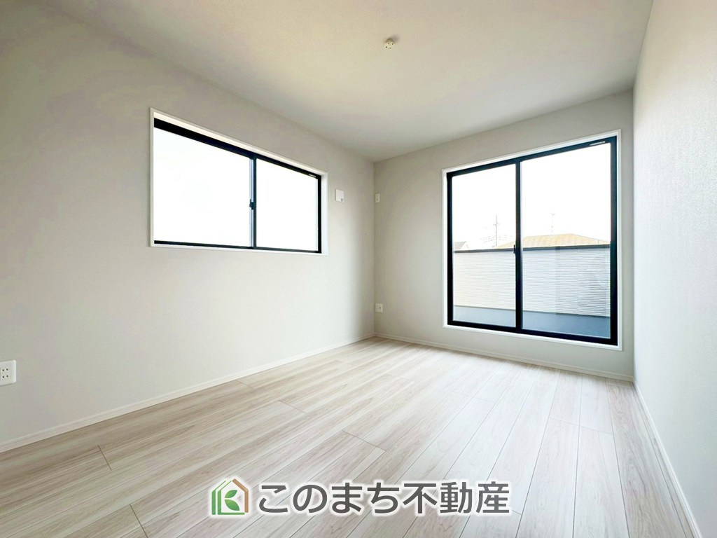 リガーレさくら市氏家11期　2号棟の洋室