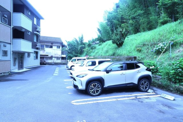 【駐車場】