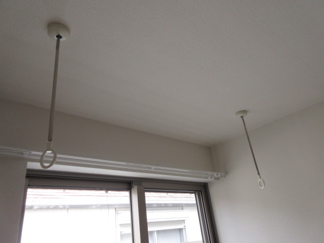 Ｔ．Ｍ　ＨＡＵＳの洋室|室内物干しフック