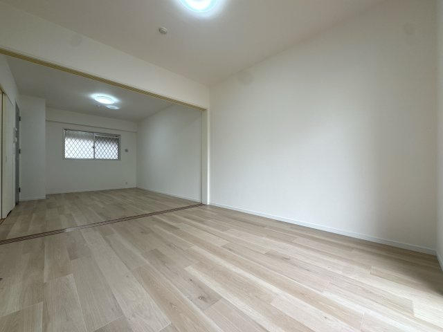【洋室】 | エンクレスト天神南Ⅲ☆仲介手数料無料☆ | 【洗練された暮らし】無駄のないシンプルな空間。お気に入りのインテリアで、自分好みの都会的なスタイルを演出できます。