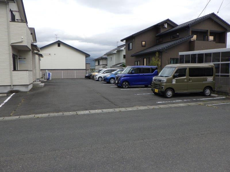 クレールの駐車場|敷地内駐車場2台付