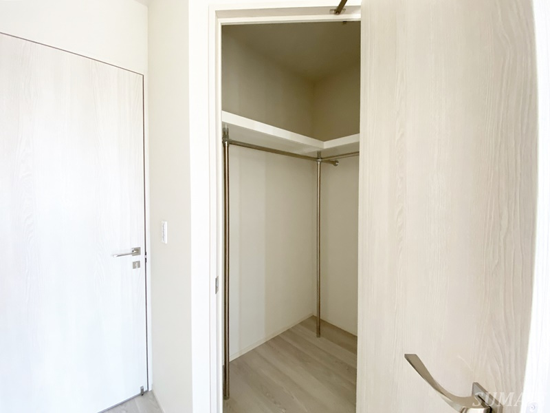 ザ・タワー十条の収納|6.6帖の洋室のウォークインクローゼットです☆