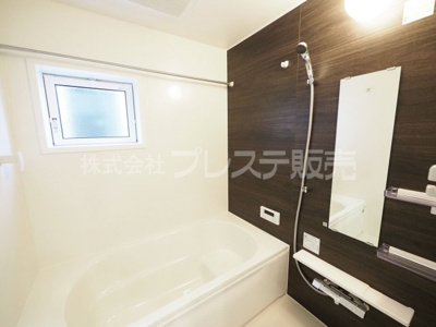 【浴室】 | 奈良市杏町の新築一戸建 全７区画 | 現地写真（Ｔ－７号地浴室）浴室暖房乾燥機を標準装備！