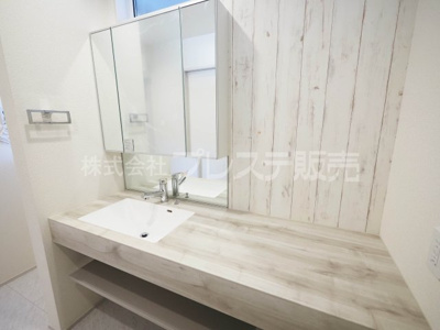 【洗面所】 | 奈良市杏町の新築一戸建 全７区画 | 現地写真（Ｔ－７号地洗面）シャワー付き洗面化粧台