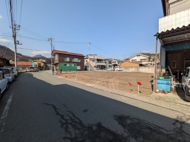 売土地　甘楽郡下仁田町の周辺|緑の山並みを望む閑静な環境！建築条件なしで約98坪の広々とした敷地。陽当たり良好な角地で憧れのマイホームづくりを！