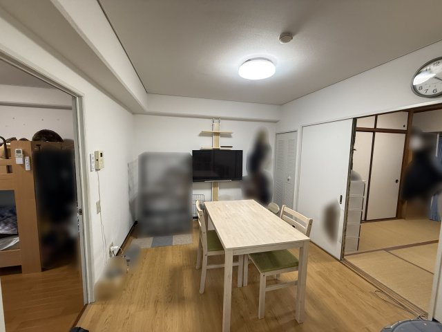 グランドハイツファミールの居間・リビング
