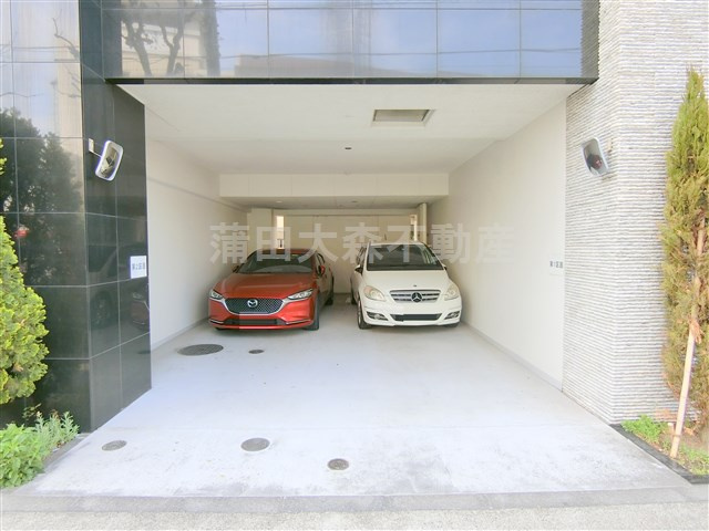 ステージグランデ大森町の駐車場