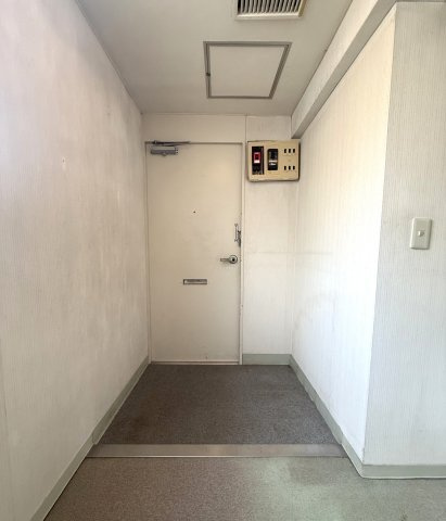 第二駅南ハイツの玄関