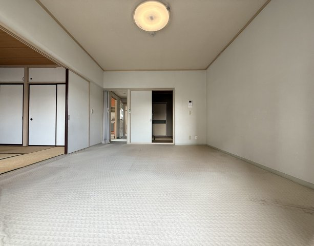 第二駅南ハイツの居間・リビング