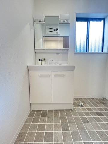 厚木市恩名 リフォーム中古戸建ての独立洗面台