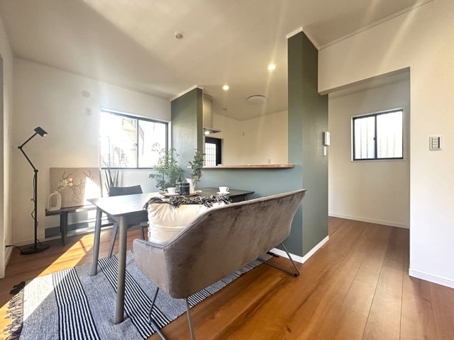 厚木市恩名 リフォーム中古戸建ての居間・リビング