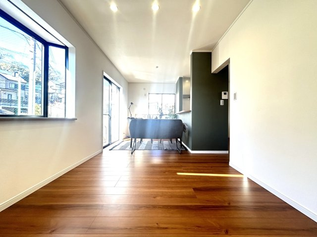 厚木市恩名 リフォーム中古戸建ての居間・リビング