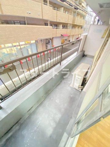 大阪市東淀川区西淡路１丁目の賃貸マンションのバルコニー
