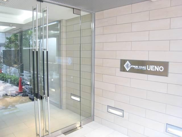 プラチナコート上野のエントランス
