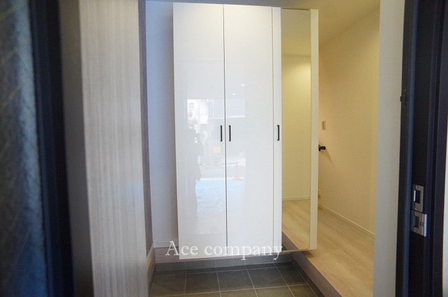 【玄関】 | 八尾市本町2丁目 | トールサイズ、ミラー付きのシューズボックス完備です♪