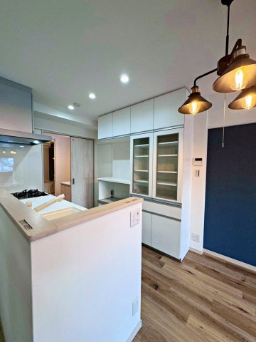 今福西コーポのキッチン|カップボードは食器もたくさん収納できます！