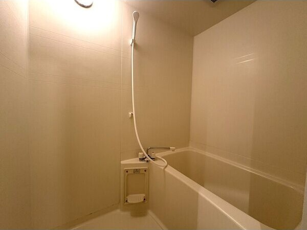 フローライト上前津の浴室