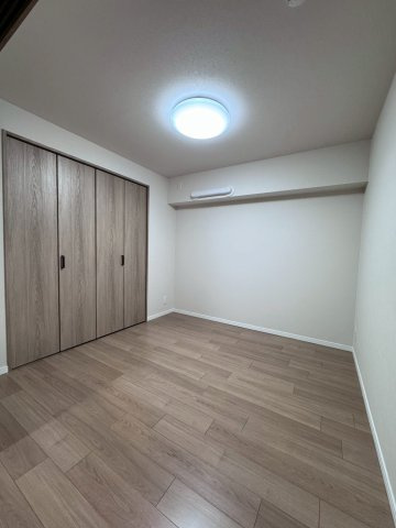 クローバーハイツ森小路二号棟の洋室|各居室収納付きのお部屋です！