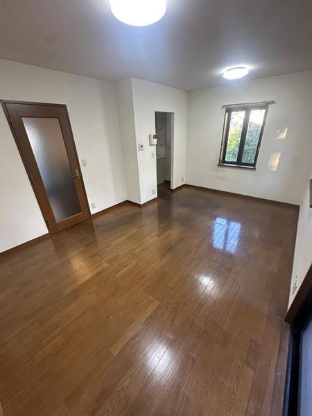 川崎市宮前区西野川3丁目 中古戸建の居間・リビング