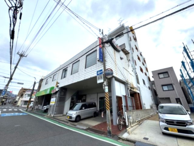 やぎもとビルの外観