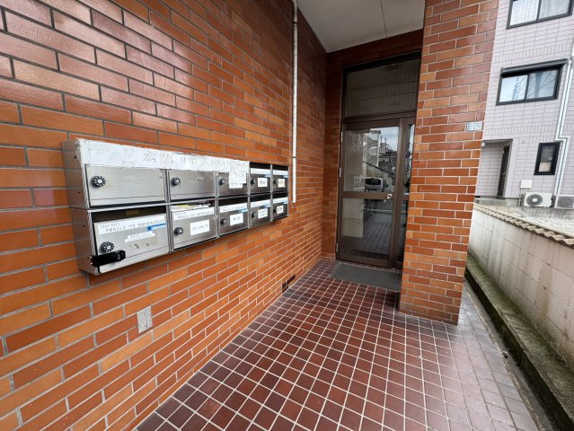 やぎもとビルのエントランス