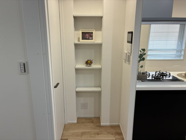 アルスたまプラーザＴ-ＭＯＤＥの居間・リビング|飾り棚