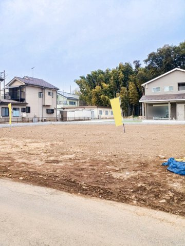 ふじみ野市亀久保の売地の外観|2026年1月撮影　
敷地広々63.5坪の整形地、全2区画　
南側道路につき陽当り良好です♪
資料請求やご見学などお気軽にお問い合わせください。