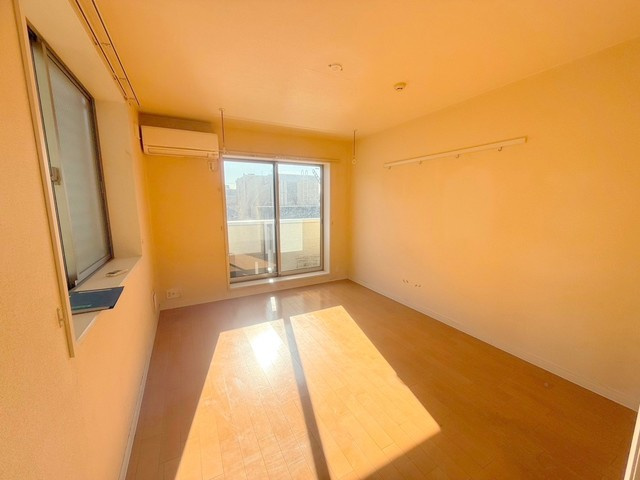 ＳＩＺＵ　ＰＡＬＡＣＥ　Ⅱの居間・リビング|★明るい２面採光の角部屋★