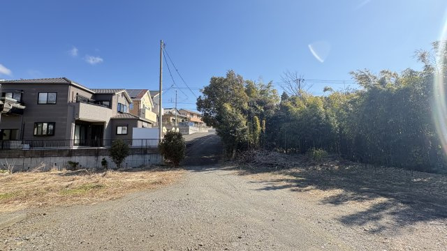 売土地　沼津市西椎路の外観|東名高速道路「愛鷹スマートIC」まで約3.5km、車で約7分。
