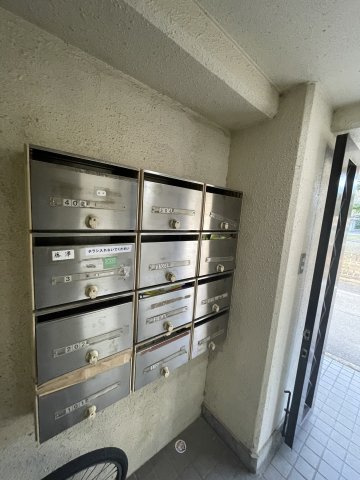 第二広本ハイツの玄関