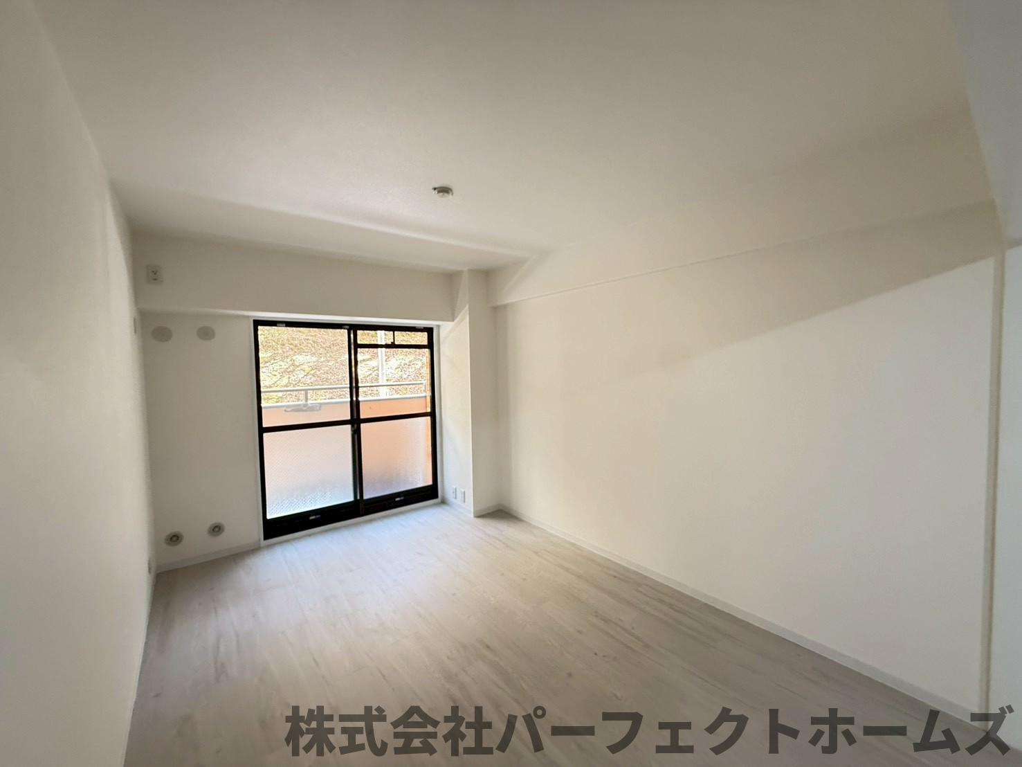 ライオンズマンション枚方の居間・リビング|こちらのリビングで趣味の時間をお楽しみください