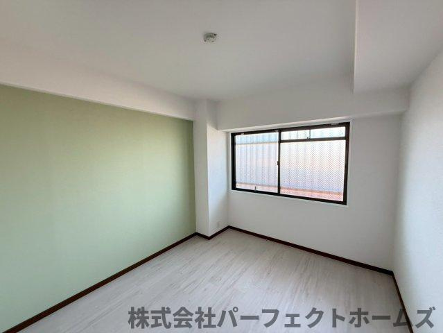 ライオンズマンション枚方の洋室|明るい洋室です