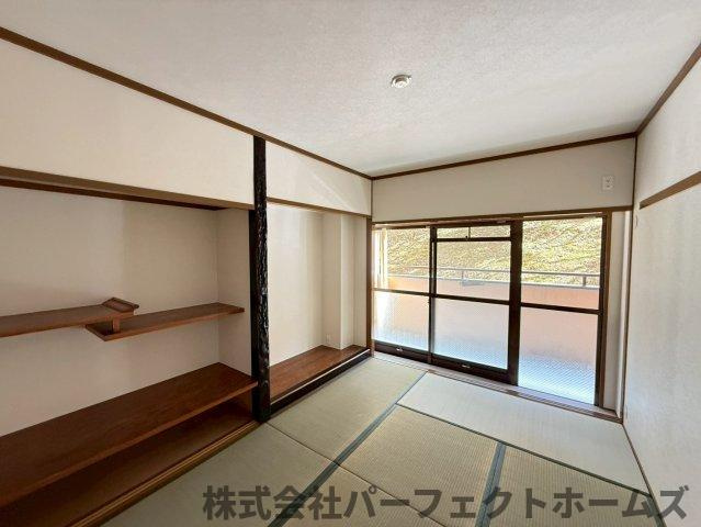 ライオンズマンション枚方の和室|畳の上でゆっくりとくつろげる和室です