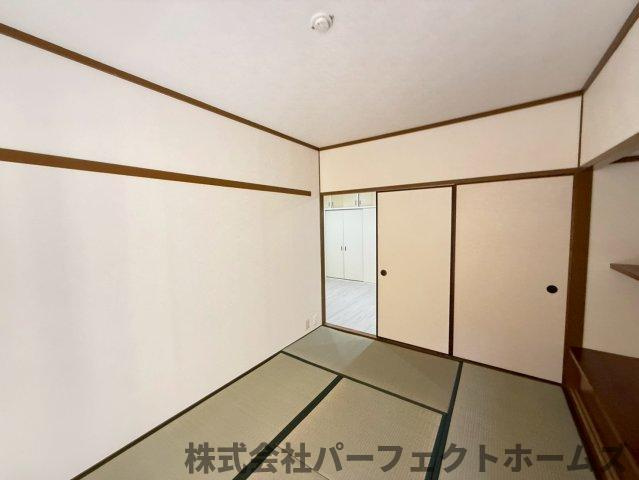 ライオンズマンション枚方の和室|日本らしい落ち着いた雰囲気の和室です