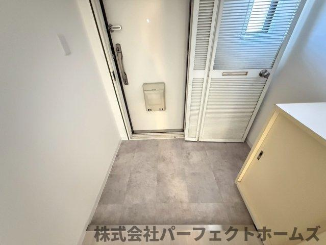 ライオンズマンション枚方の玄関|収納もある玄関です