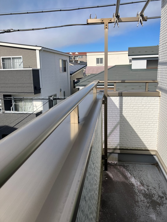 瀬ヶ崎戸建のバルコニー|バルコニーからの眺めを楽しみながら食事をしませんか