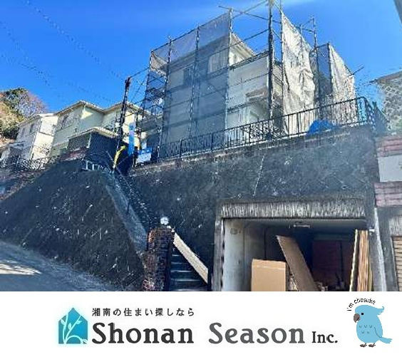 【外観】 | 圧巻の広さを誇る51坪以上！高台につき陽当たり・通風良好◎　　　　
内外装リフォーム（R8.3）ピカピカに生まれ変わった住まいにご入居いただけます♪