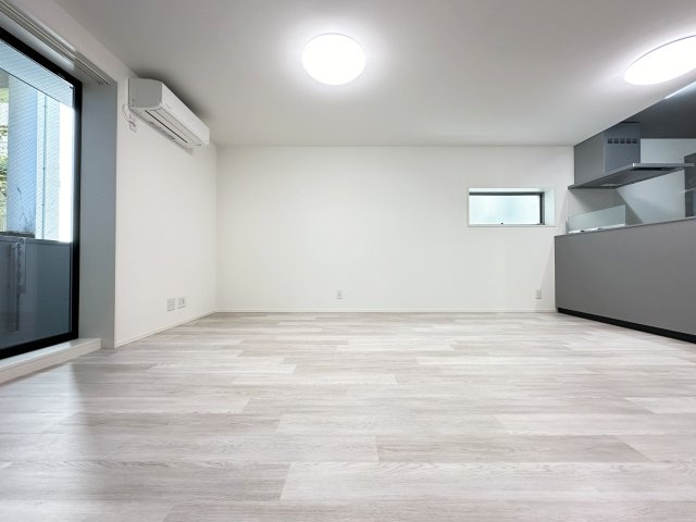 Proud秦南の居間・リビング