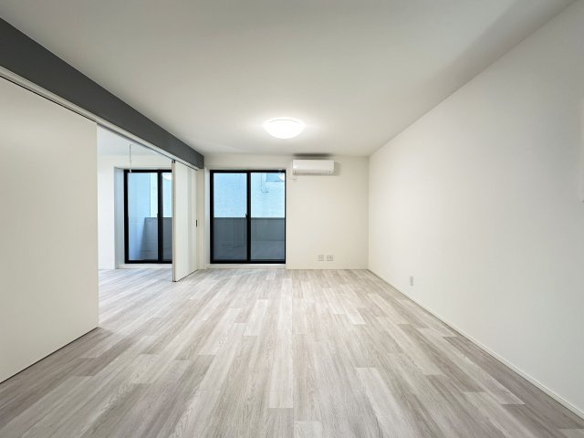 Proud秦南の居間・リビング