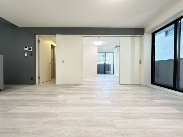 Proud秦南の居間・リビング