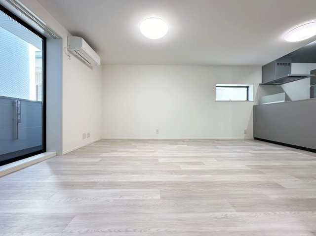 Proud秦南の居間・リビング